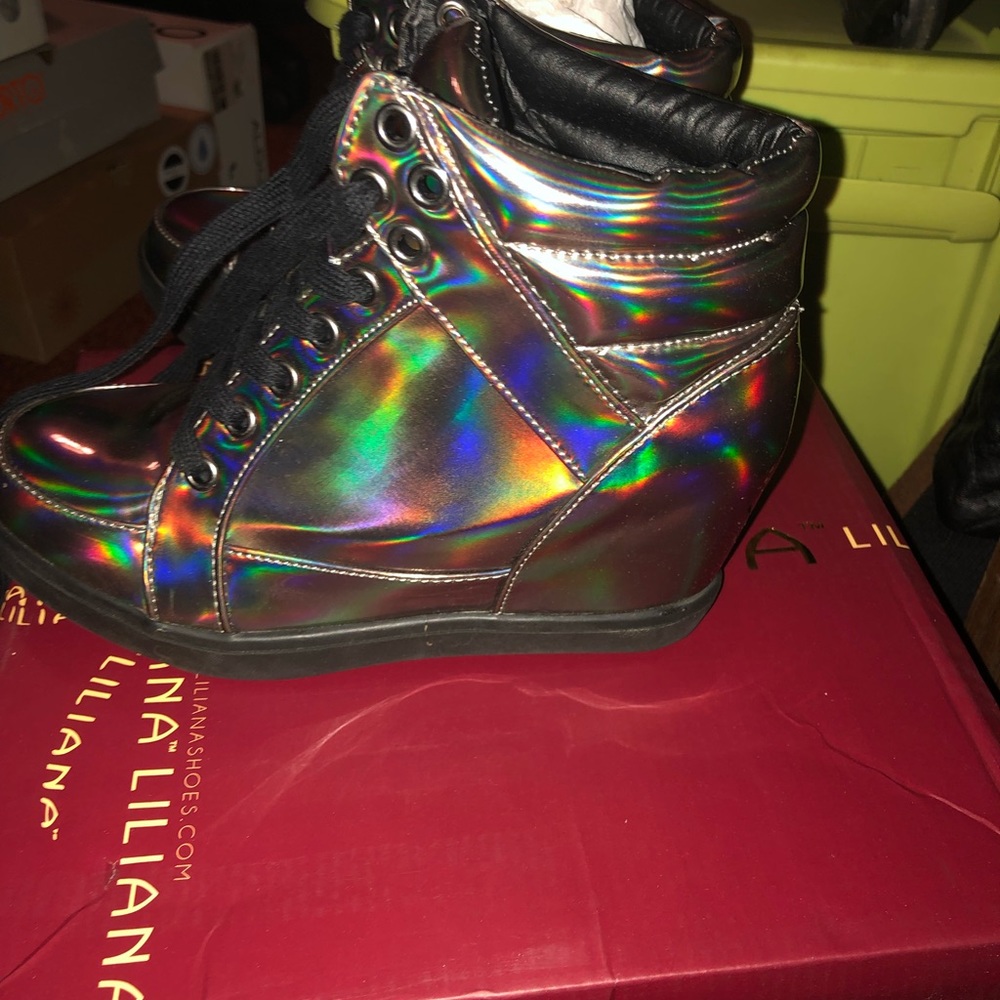 Wedge sneaker
